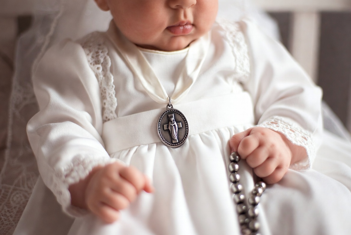 Comment acheter une médaille de baptême à petit prix ?